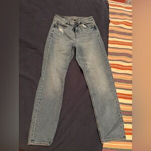 American Eagle High-Rise Mom Jeans